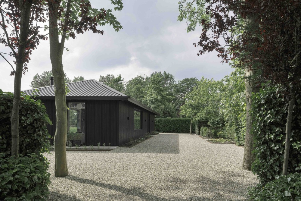 Black house by i29 architects gravel pathway