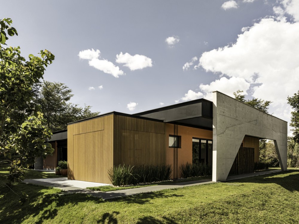 Brazil Galgo House by Tati Tavares Alex Dalcin Arquitetura exteior