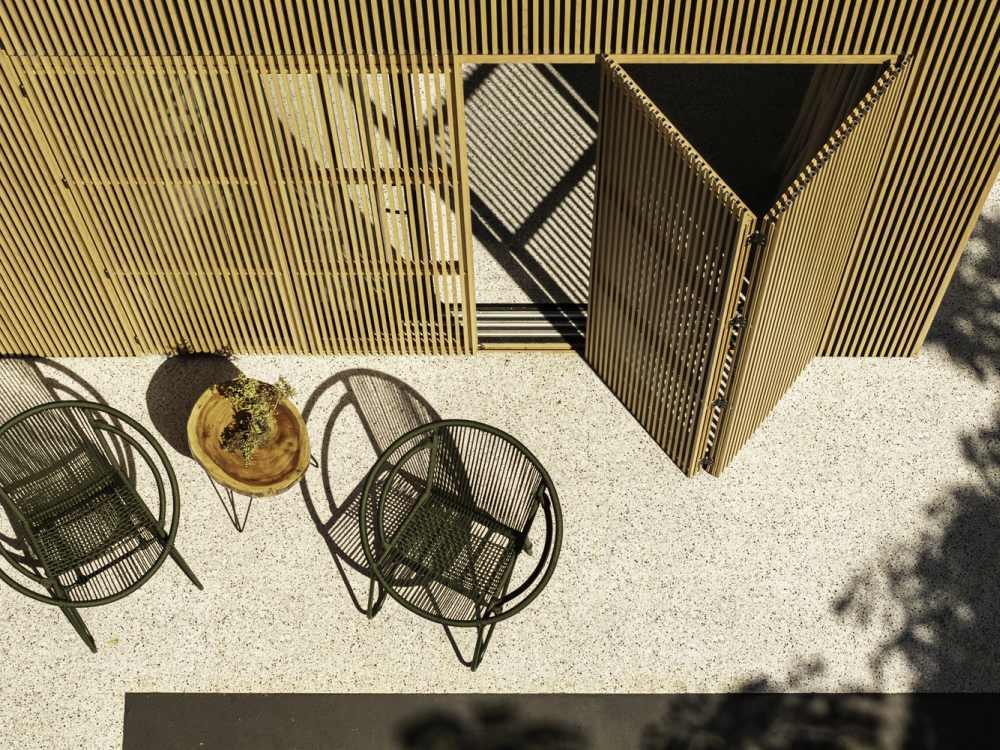 Brazil Galgo House by Tati Tavares Alex Dalcin Arquitetura folding wall window