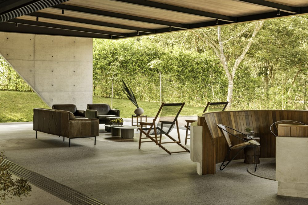 Brazil Galgo House by Tati Tavares Alex Dalcin Arquitetura multiple seating