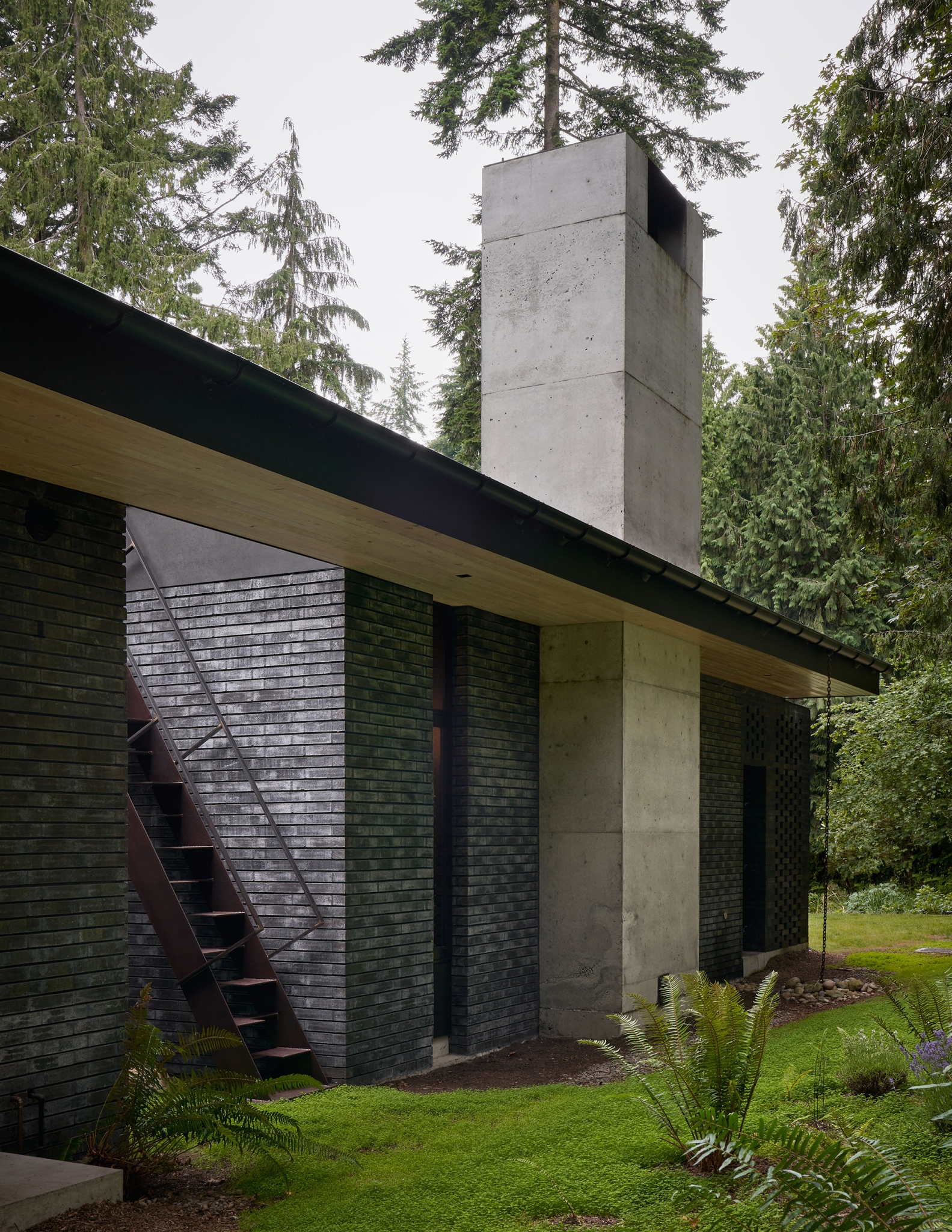Black Brick House concrete wall