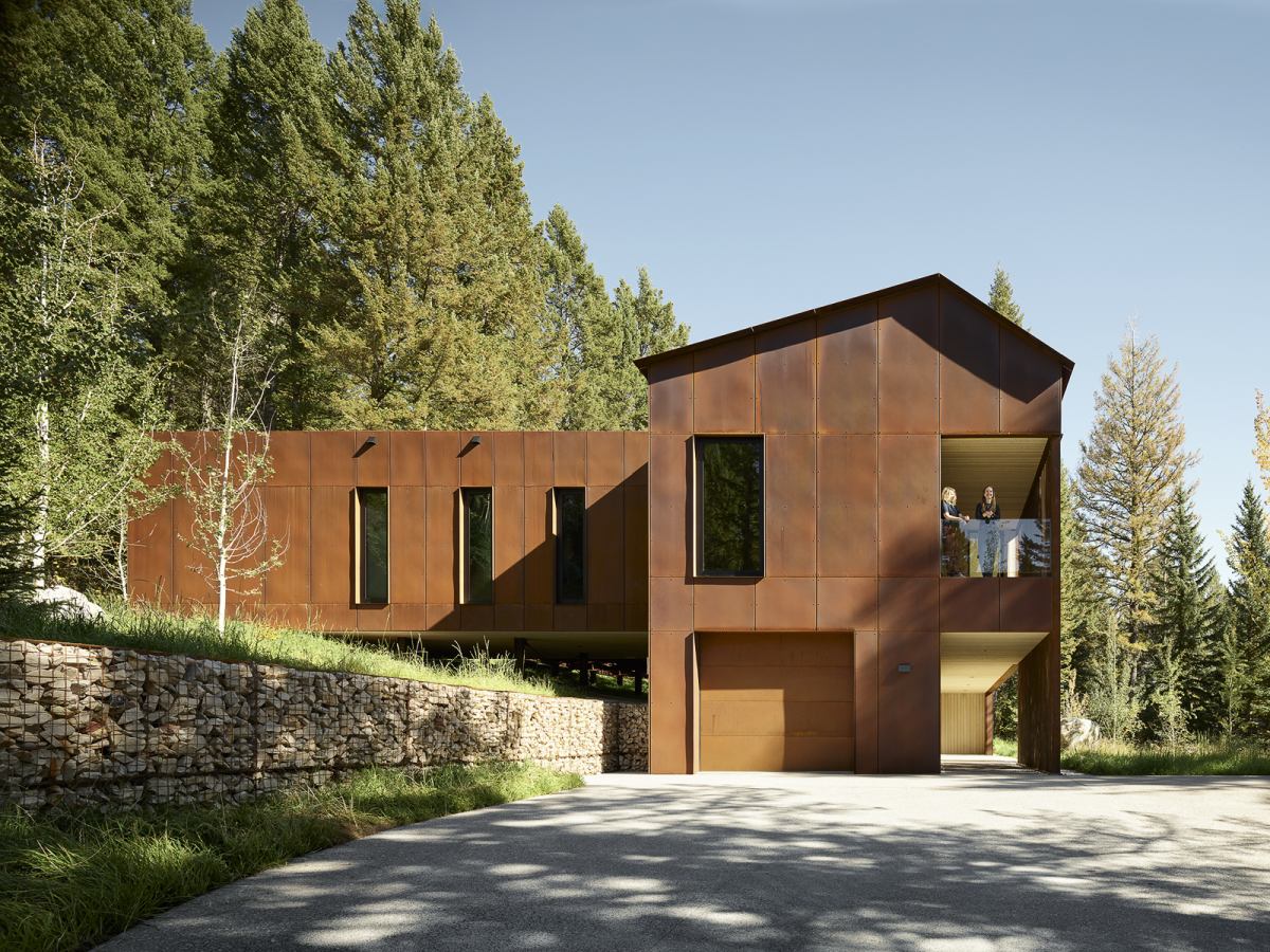 Caju weathered Corten steel house entrance