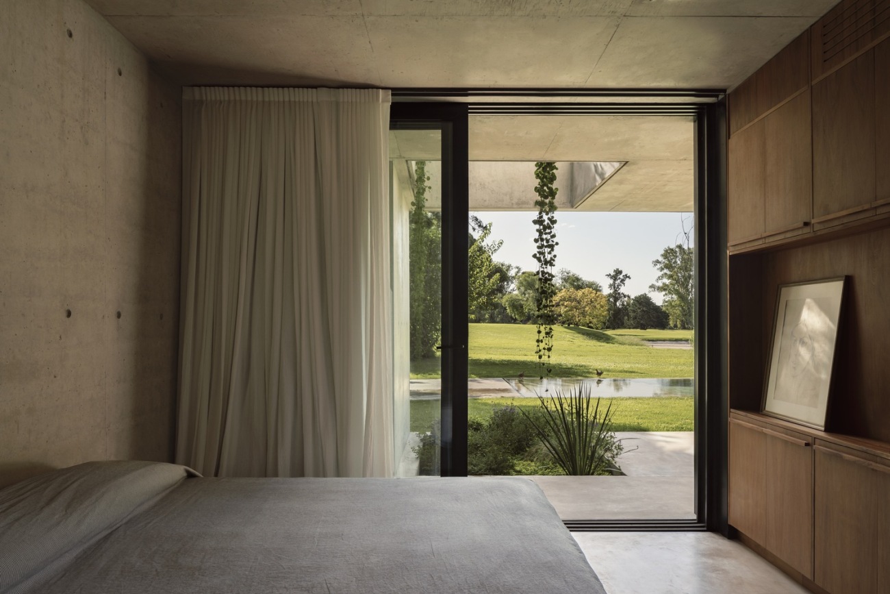 Casa Olivos Green Roof bedroom view