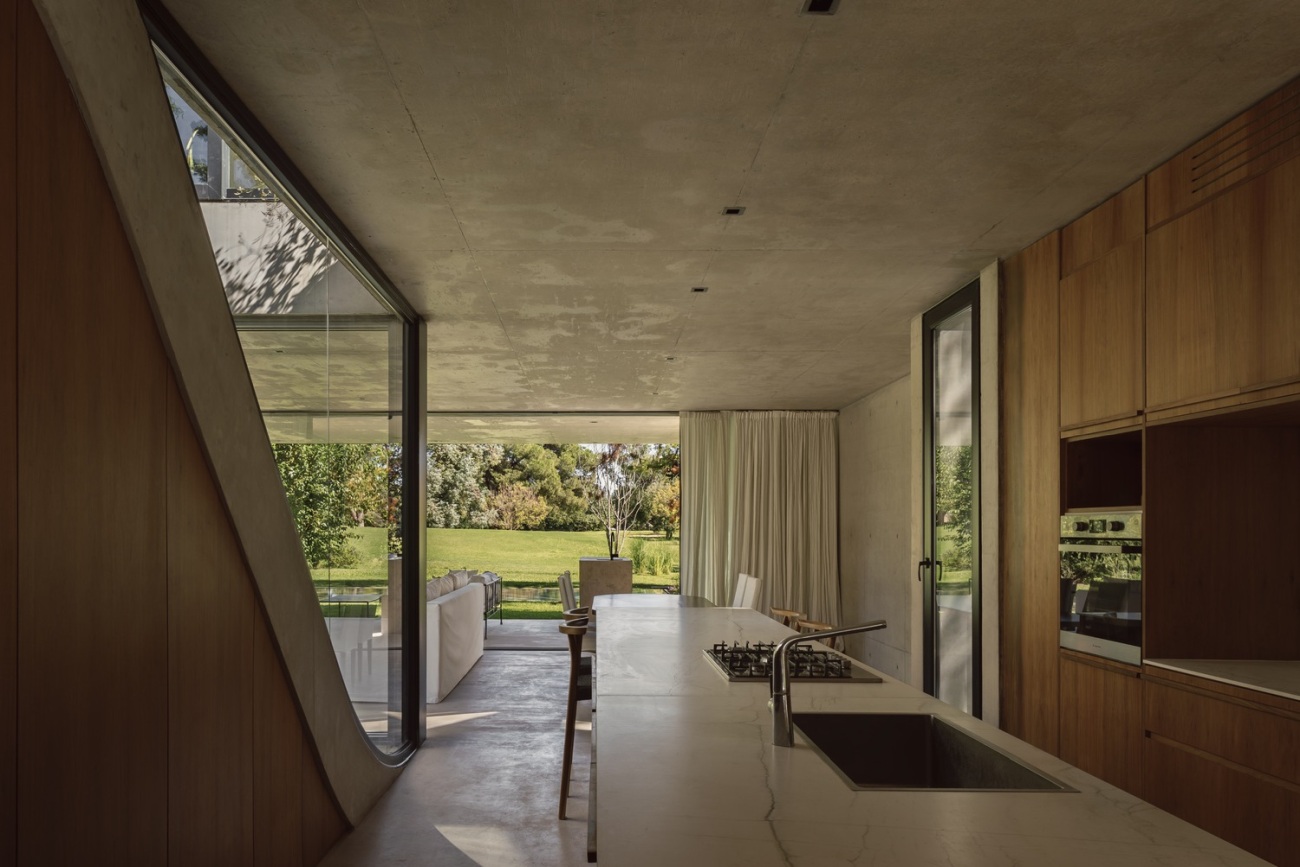 Casa Olivos Green Roof kitchen