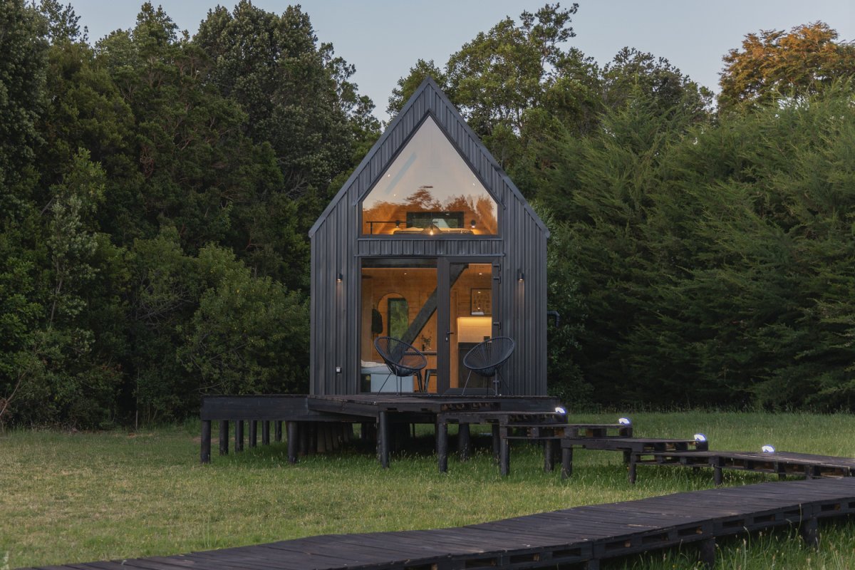 Chile Tiny Auro from TRAWA Arquitectos deck view