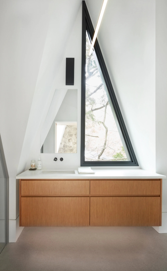Huron Kinloss Cottage bathroom triangle window