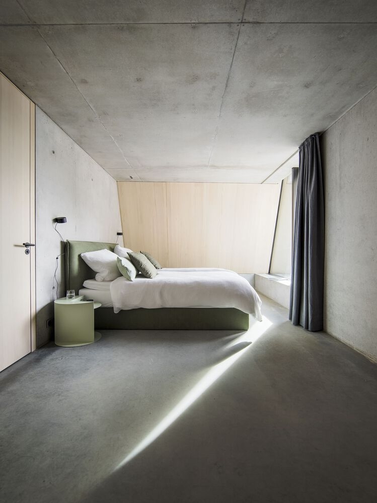 Modern VA House from Sebastian David Buscher concrete walls