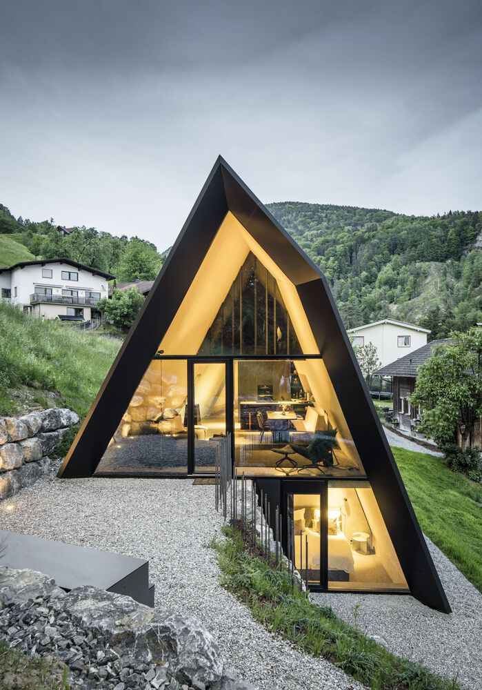 Modern VA House from Sebastian David Buscher large window