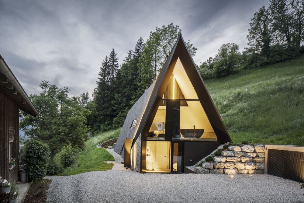 Modern VA House from Sebastian David Buscher night