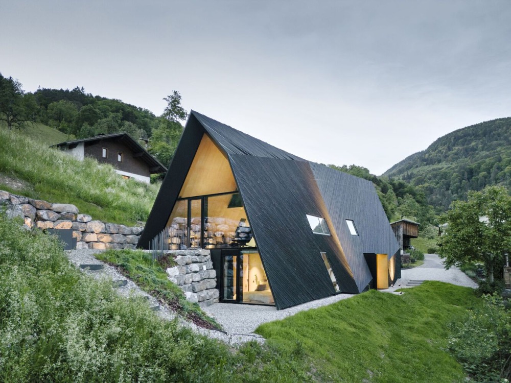 Modern VA House from Sebastian David Buscher roof
