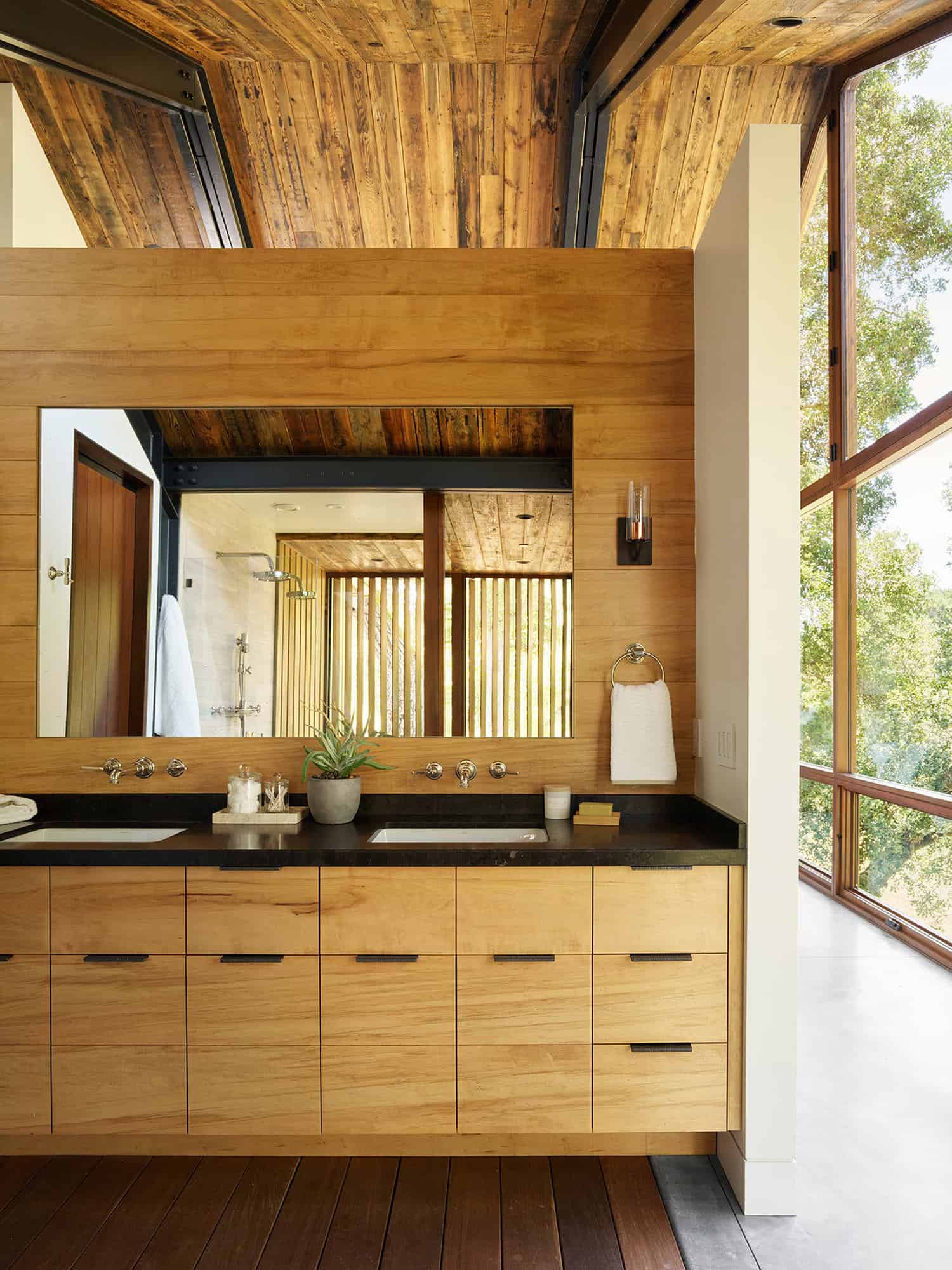 Oak Grove Ranch bathroom