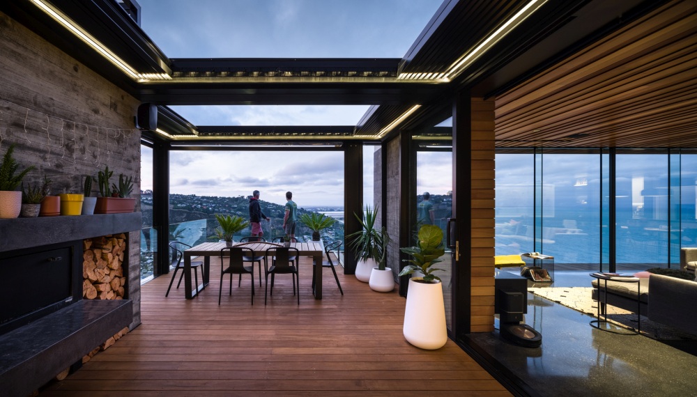 Scarborough Beton Brut House from Young Architects outdoor patio