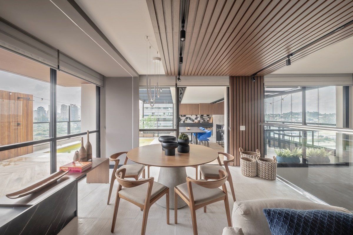 A 350 sqm Duplex Blends Comfort and Clean Design round table