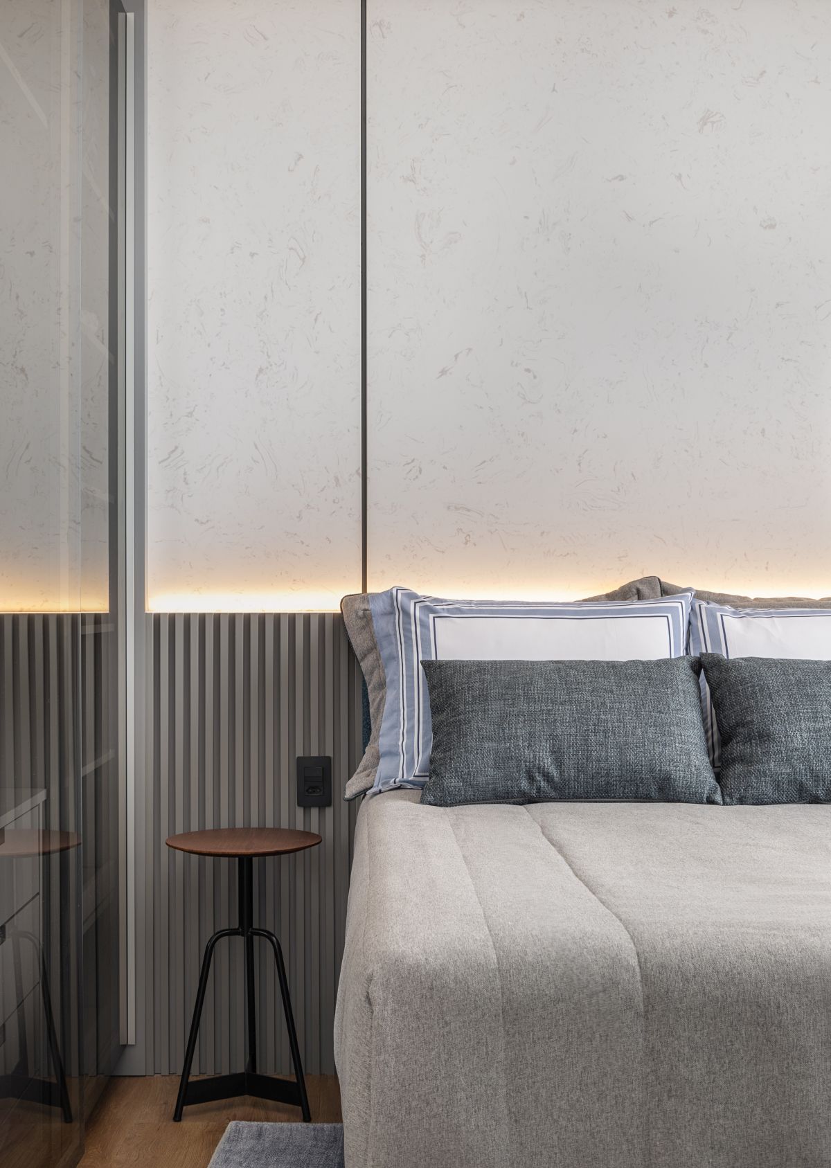 Apartment in Santa Catarina Brazil Paulo Spessatto bedroom headboard light