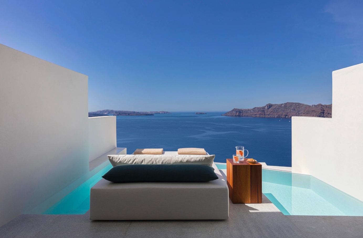 Canaves Hotel Oia – Kapsimalis Architects pool view