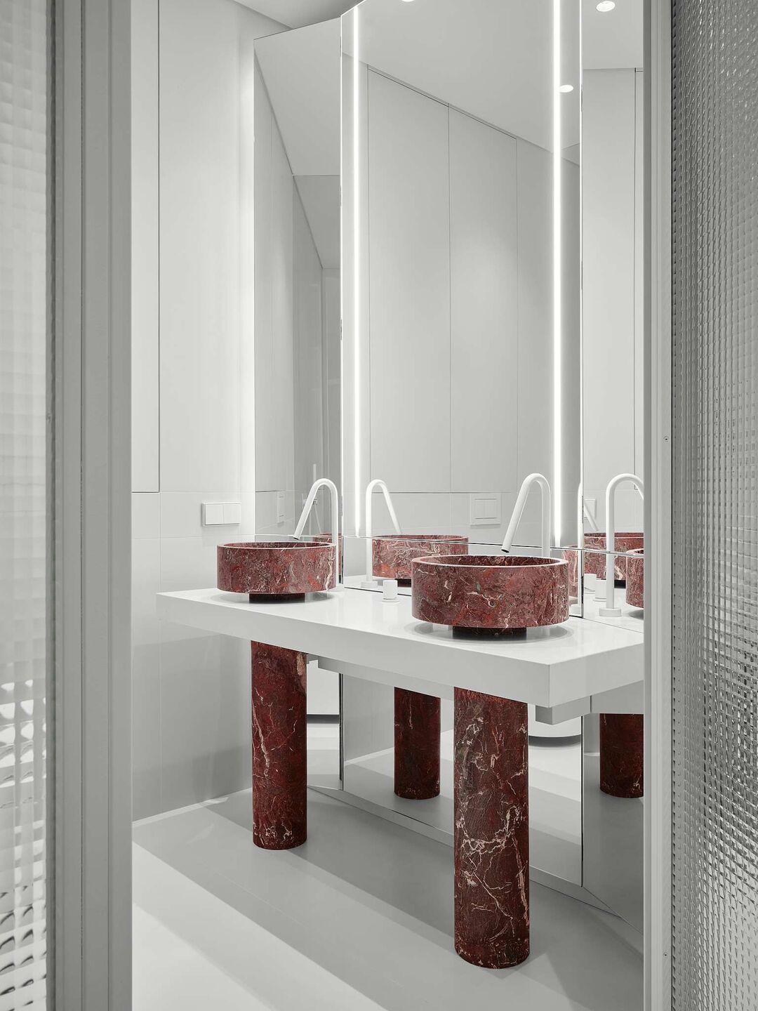 DA bureau Family apartment decor bathroom sink