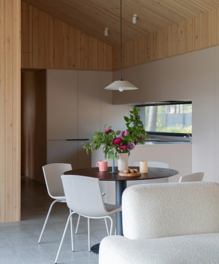 Delo House 3 2 by Arseny Brodach interior dining area
