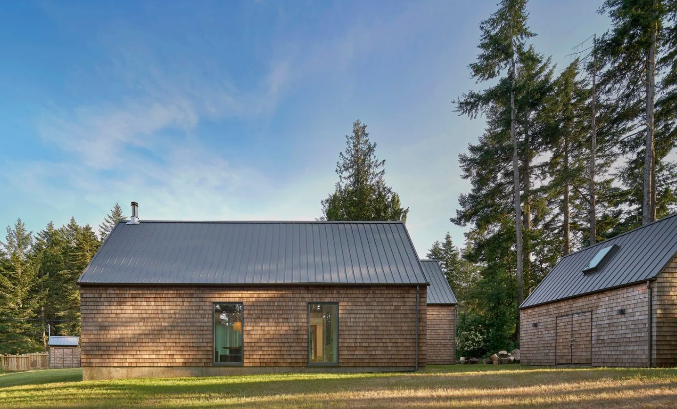 Forest cabin in cedar shingles vertical windows