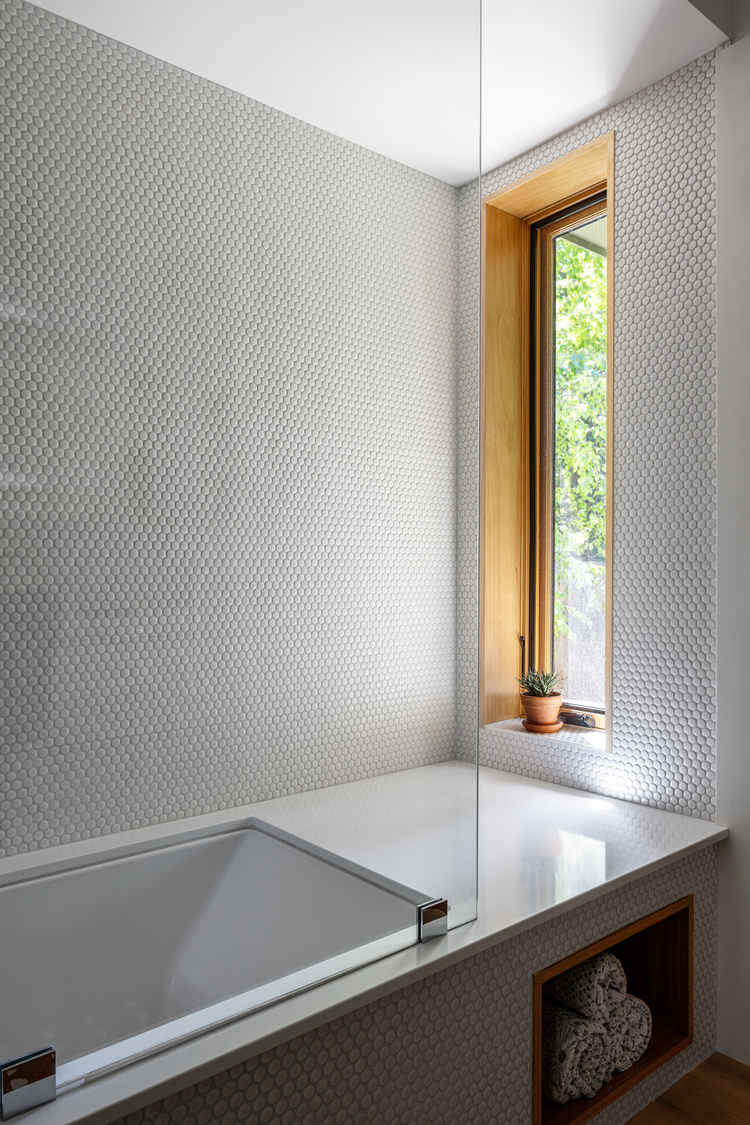 House 1114 in Bozeman bathroom