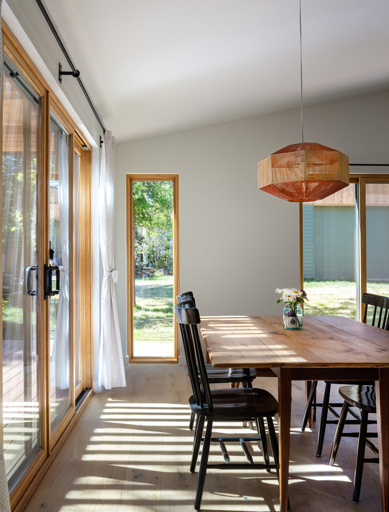 House 1114 in Bozeman dining area