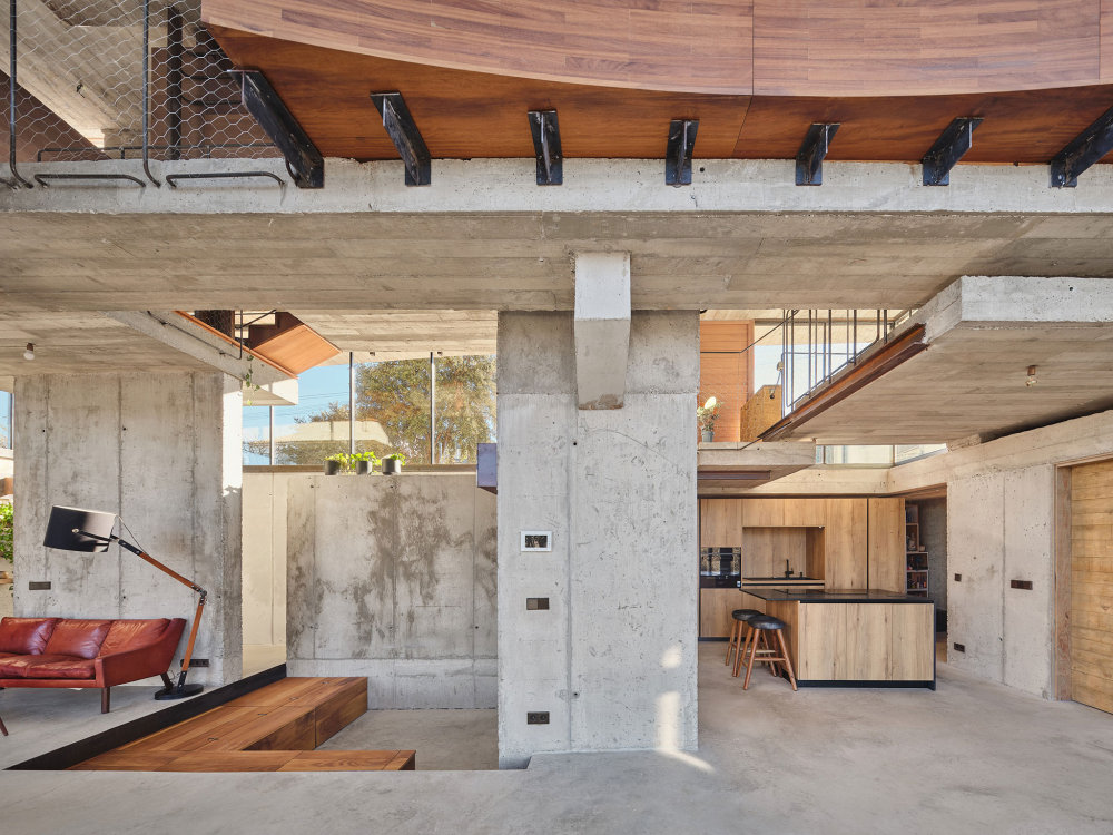 MUKA arquitectura concrete house beams raw