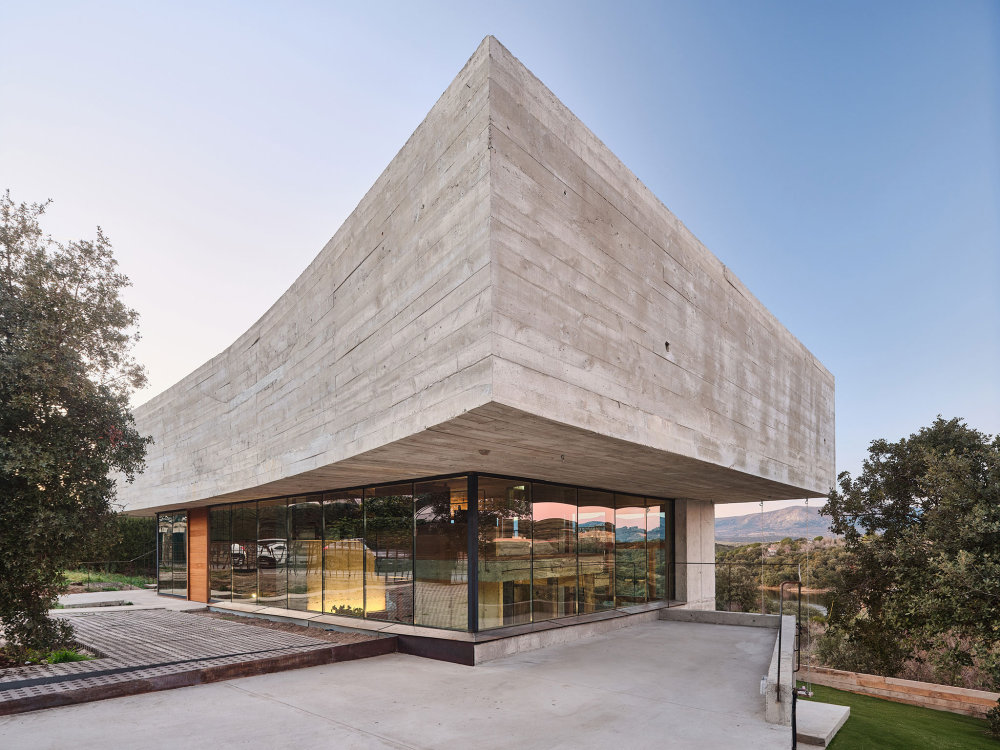 MUKA arquitectura concrete house exterior