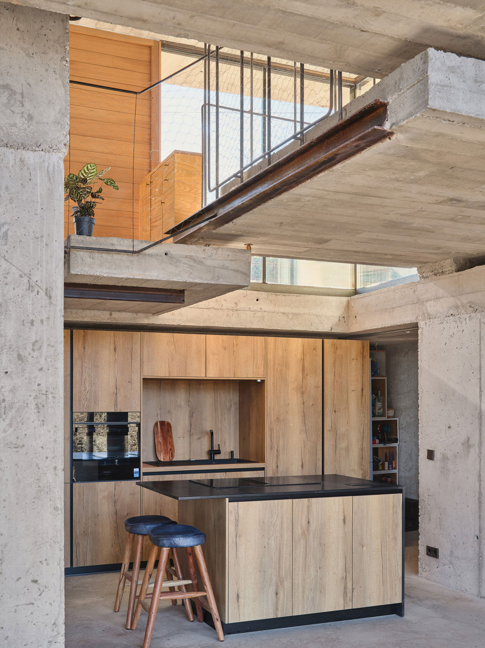 MUKA arquitectura concrete house kitchen