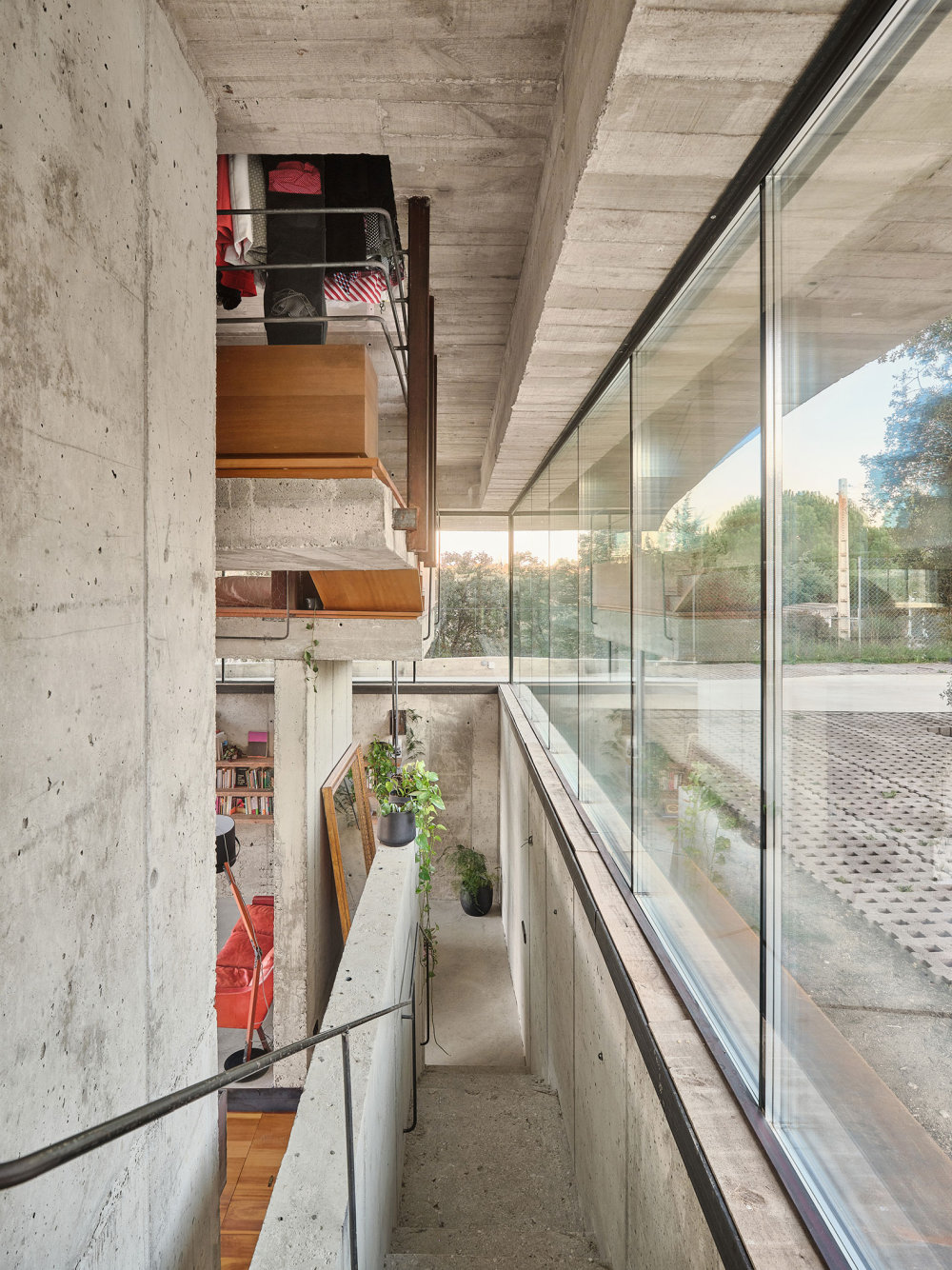MUKA arquitectura concrete house staircase