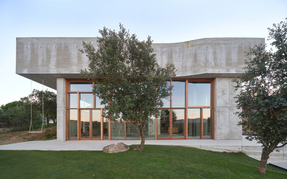 MUKA arquitectura concrete house trees