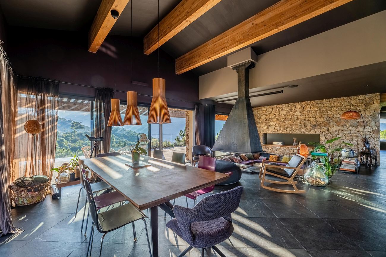 Maison TO Sari Solenzara France dining area
