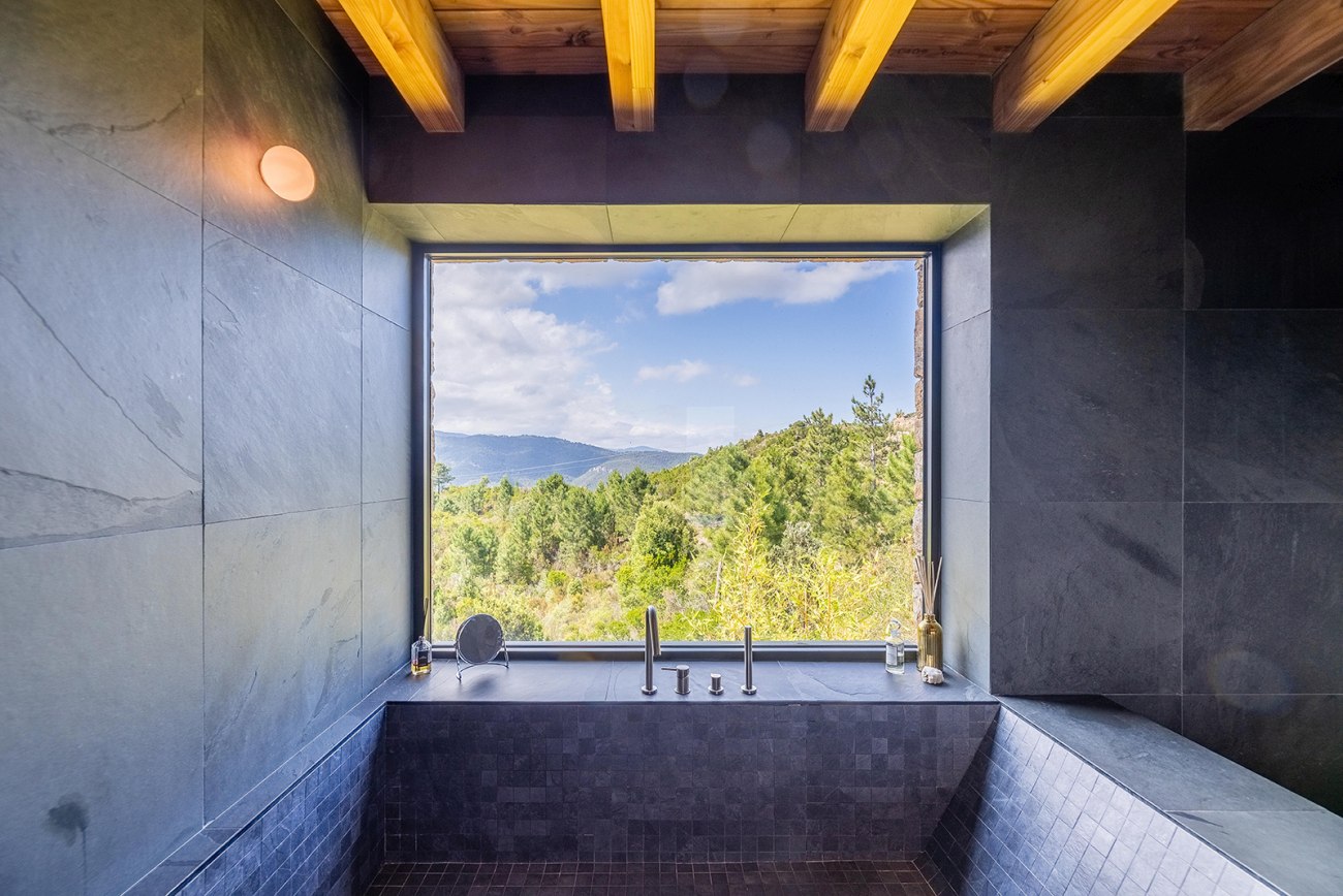 Maison TO Sari Solenzara France sunken tub