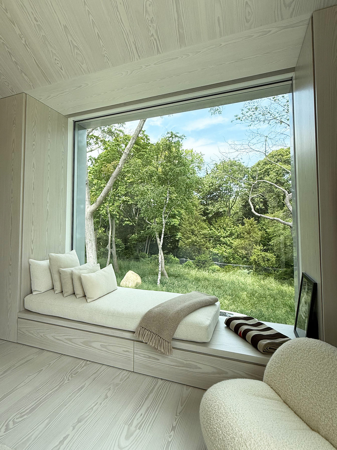 NY 1100 Architect House window seating