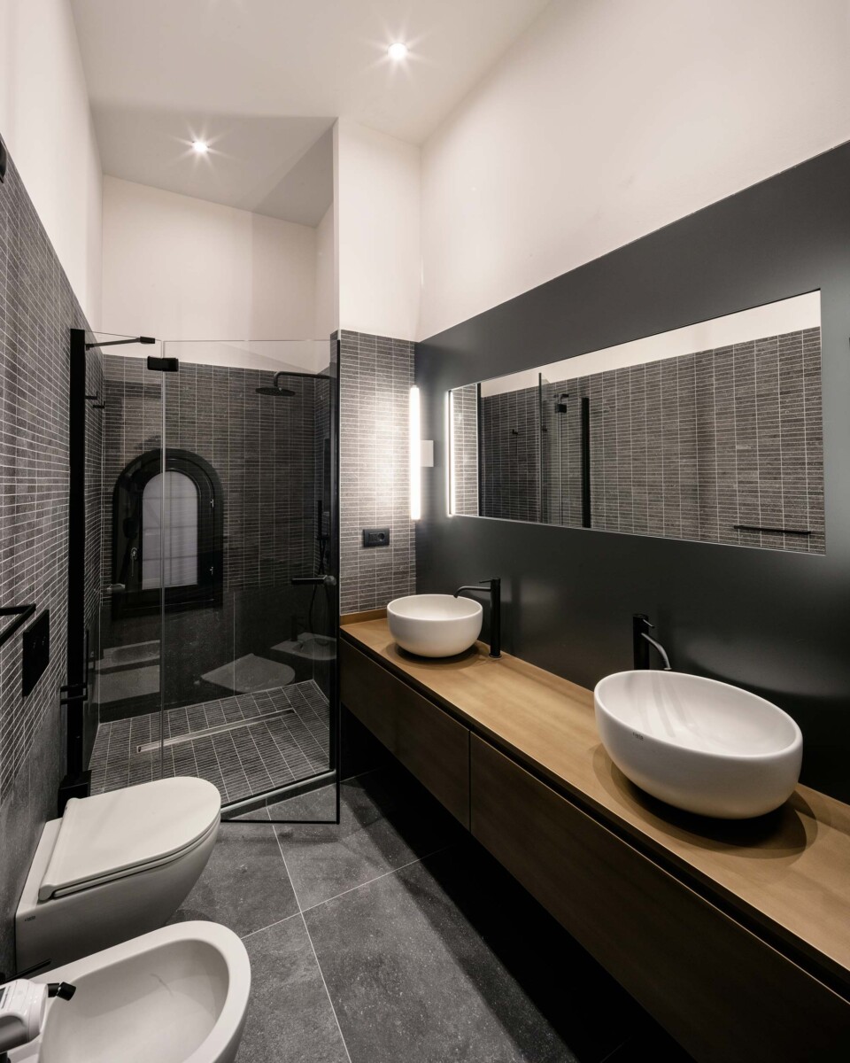 Obicua Black Masculine Loft bathroom