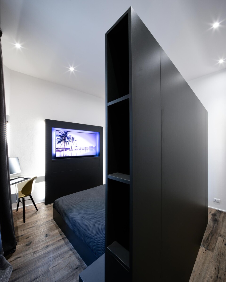 Obicua Black Masculine Loft bed area