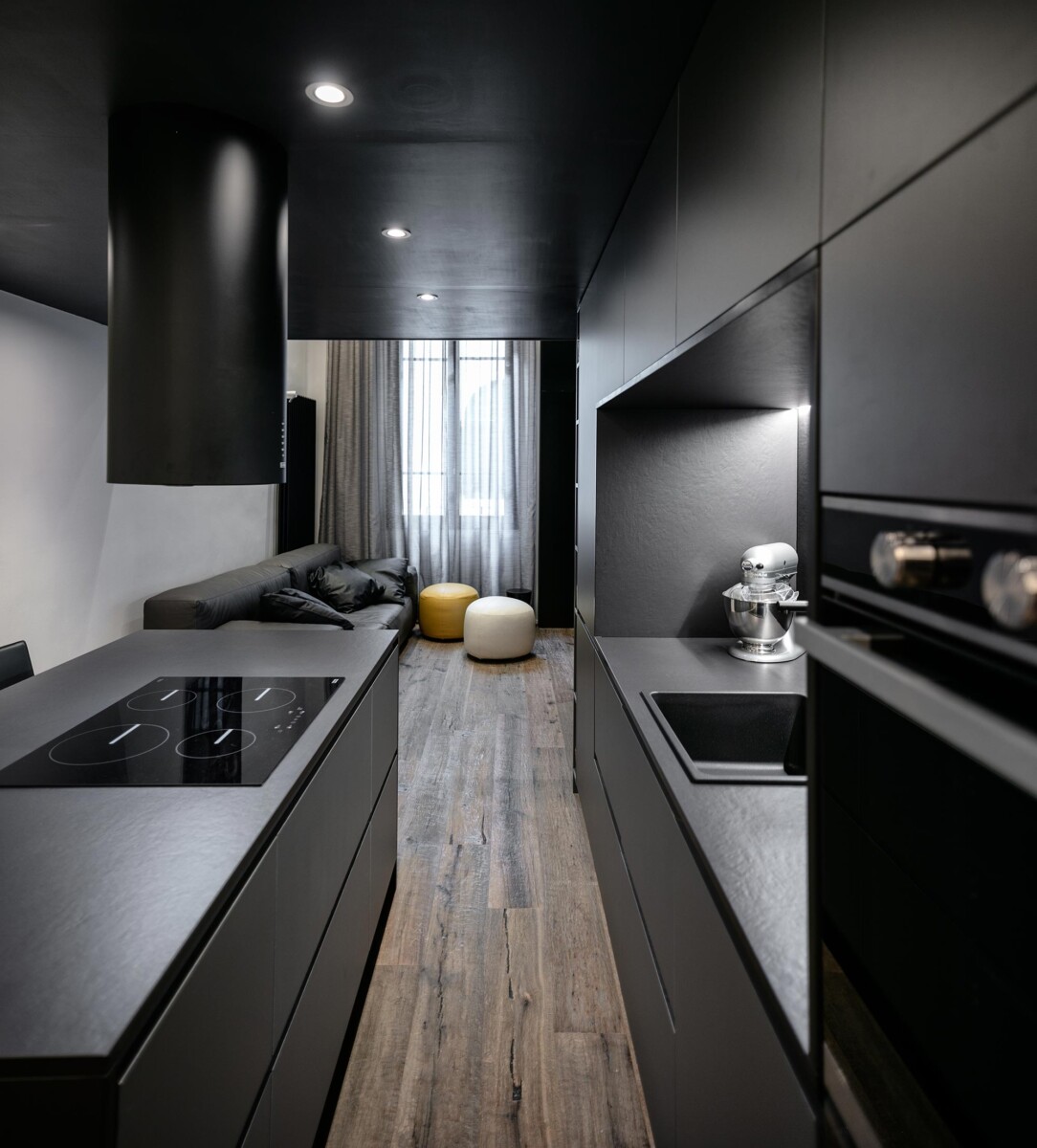 Obicua Black Masculine Loft island