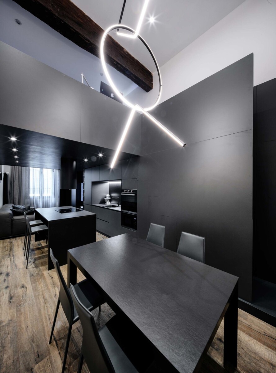 Obicua Black Masculine Loft separated table