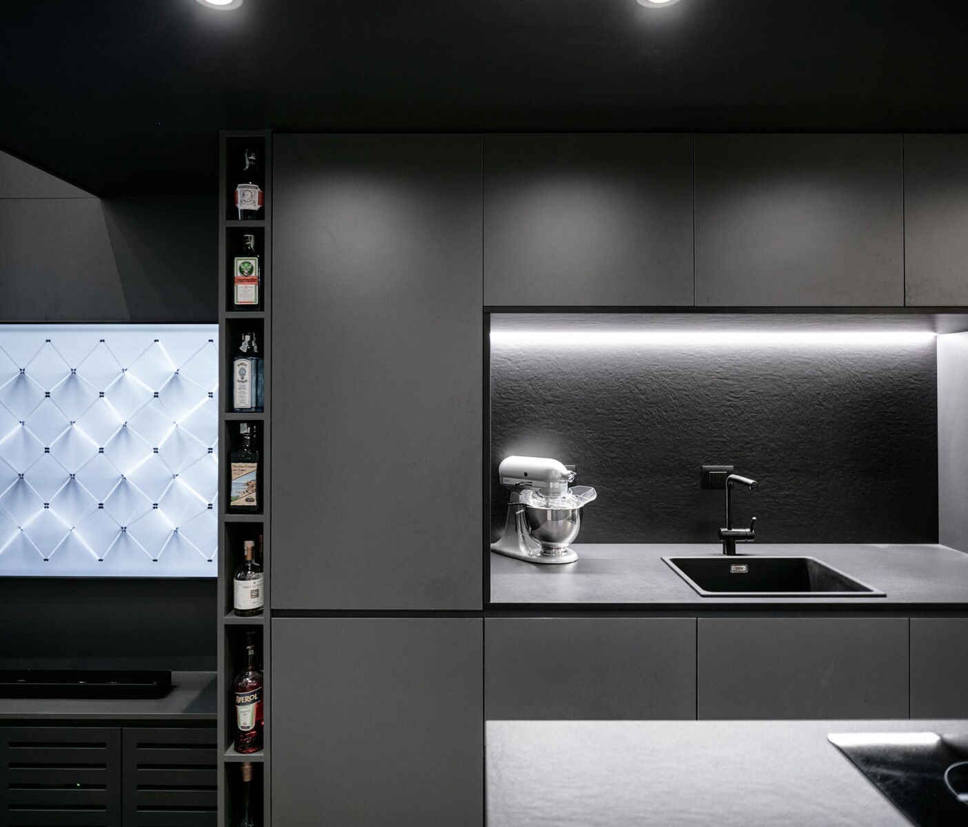 Obicua Black Masculine Loft storage for drinks