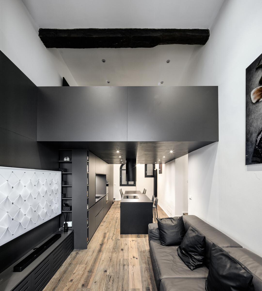 Obicua Black Masculine Loft