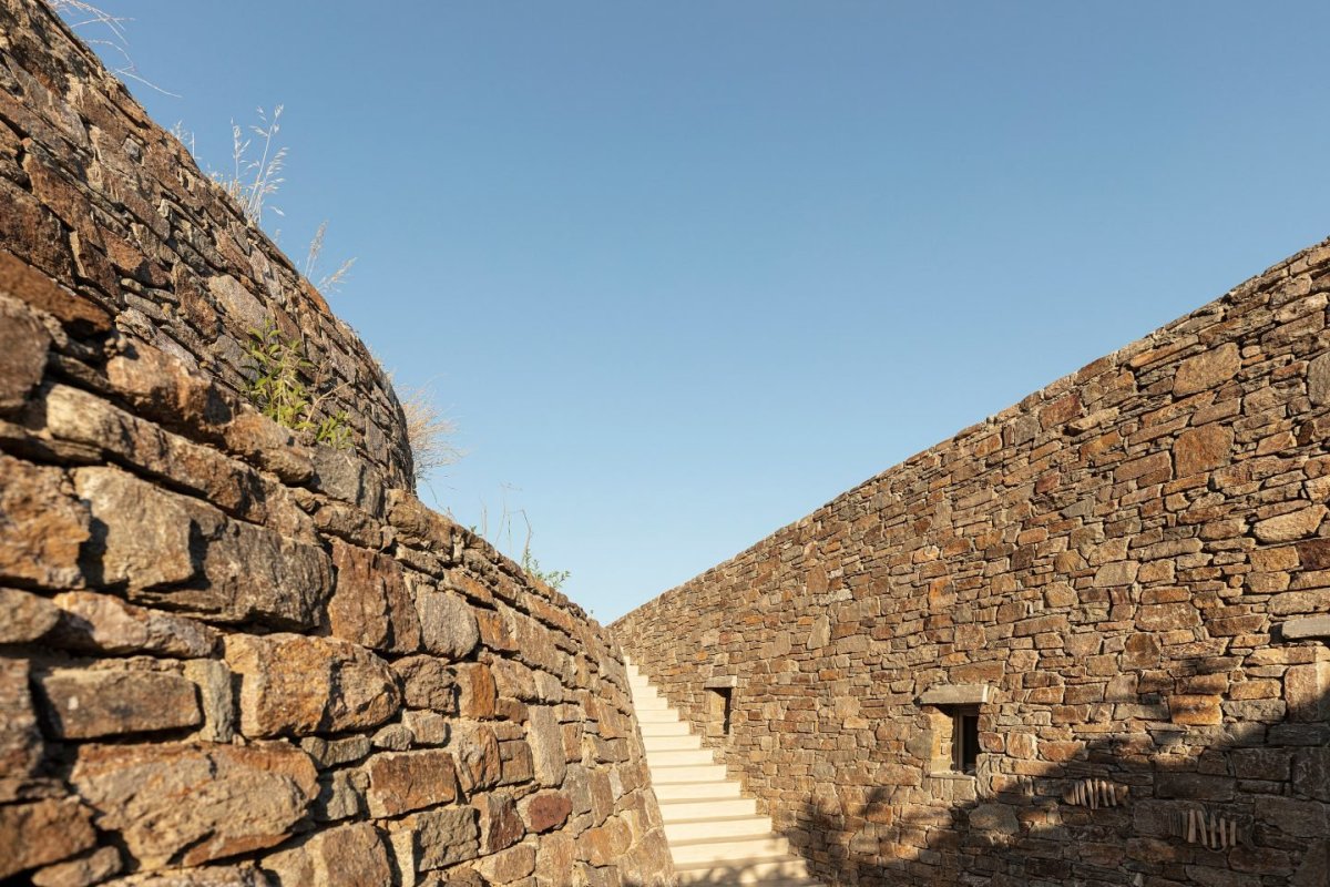Residence Serifos Greece Sinas Architects walls of boulder