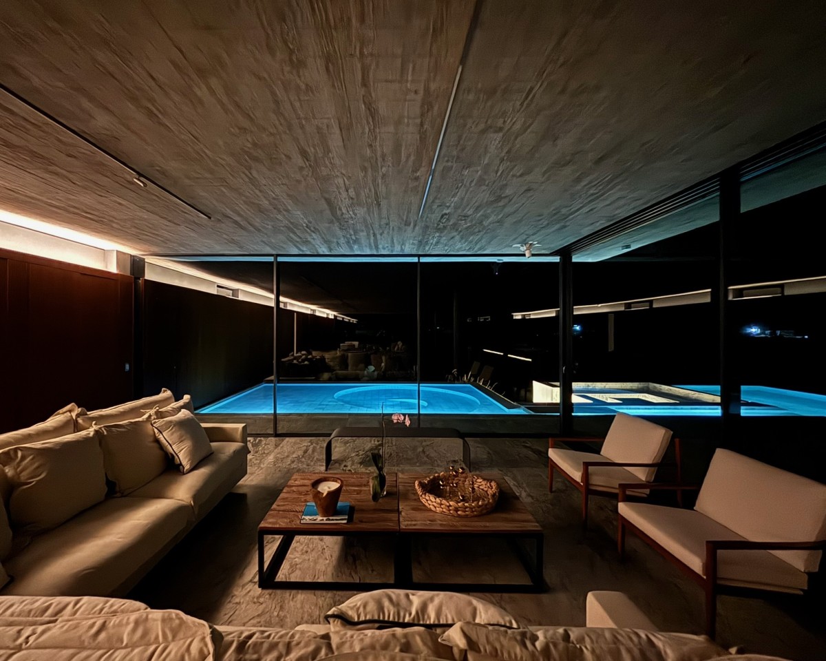 Wall house by Gabi Casagrande and Pedro Sunye Living sunset