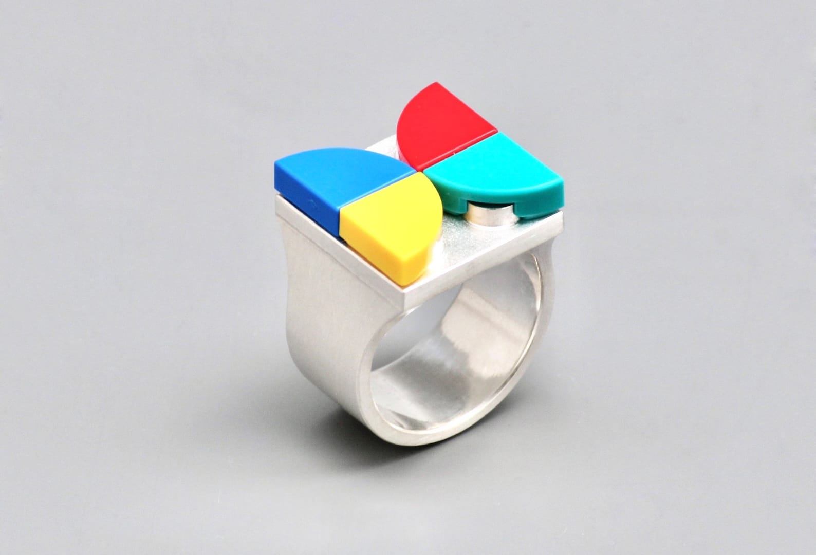 a sterling silver ring designed by Studio GOGO featuring colorful LEGO bricks arranged on the top