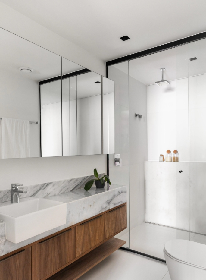 Alma Apartment Decor BLOCO Arquitetos bathroom area