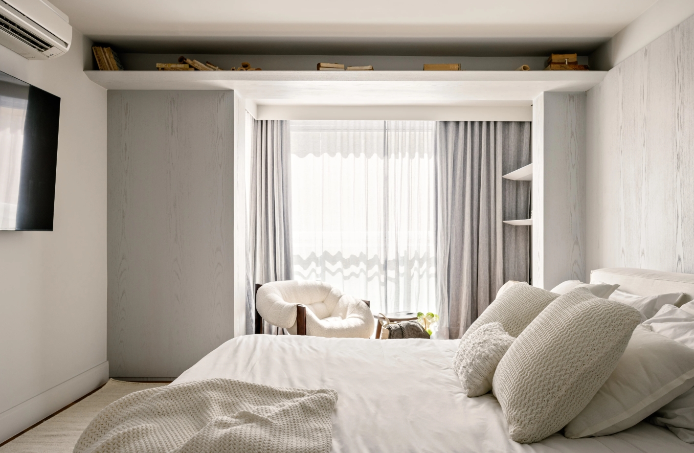 Apartment decor with spiral staircase bedding