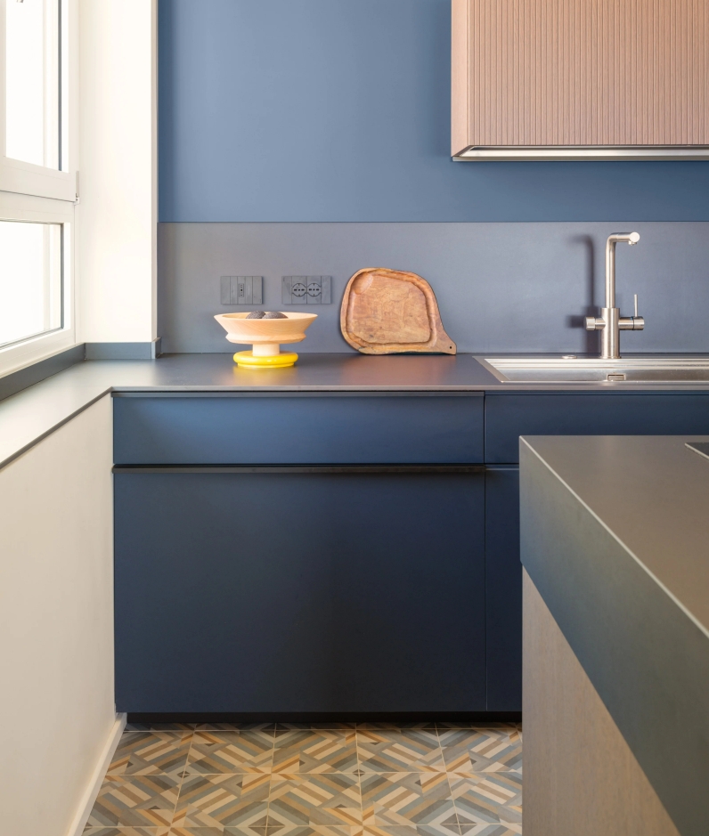 Casa Nervi Davide Ventura Interior Design blue kitchen cabients