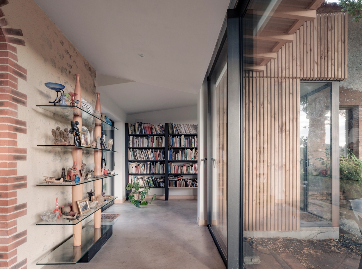 Chapelle MI Mortagne sur Sevre France interior design