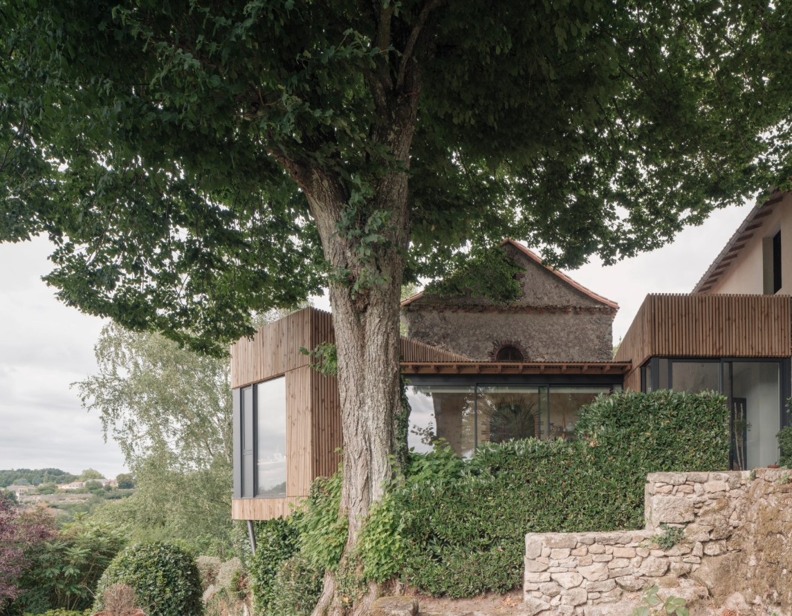 Chapelle MI Mortagne sur Sevre France stacked stone