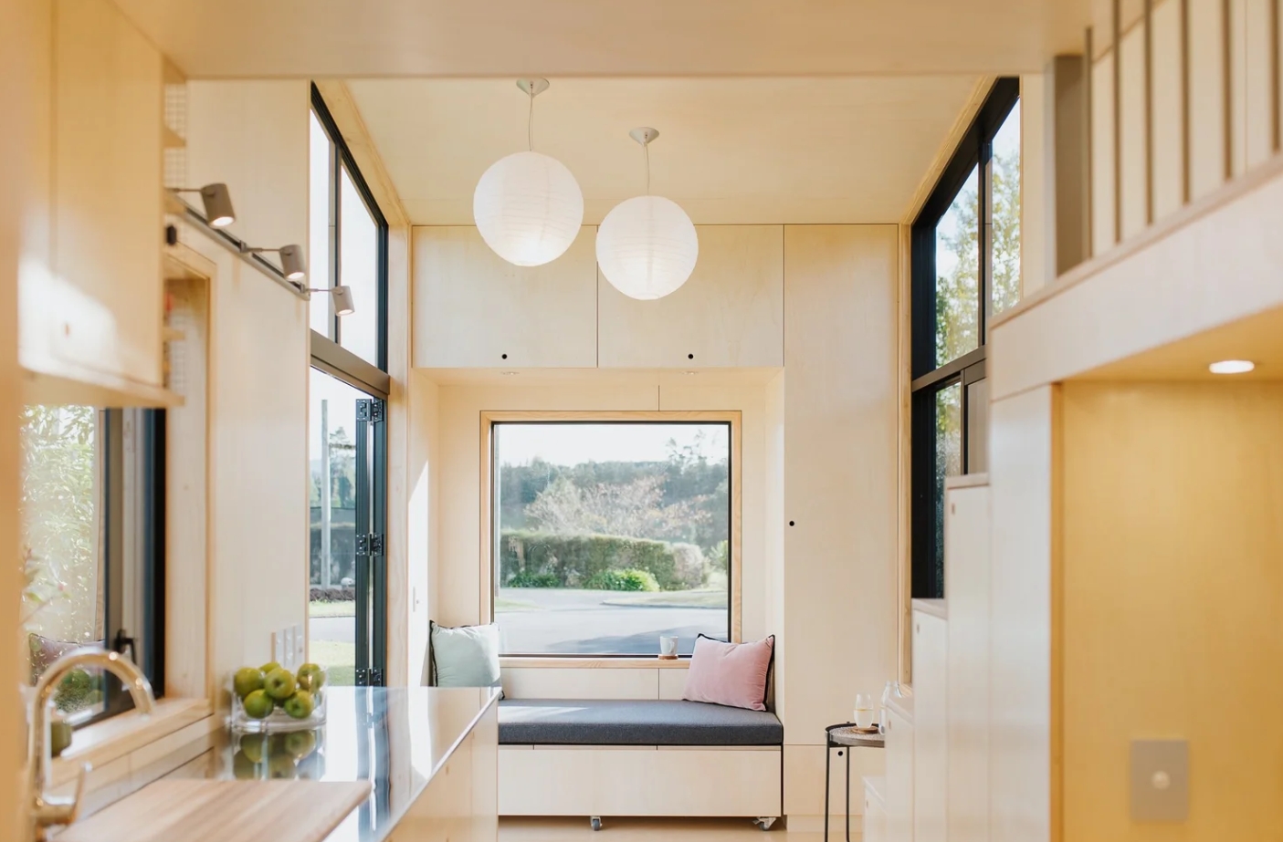 FL Tiny House Design Black Outdoor optimized space