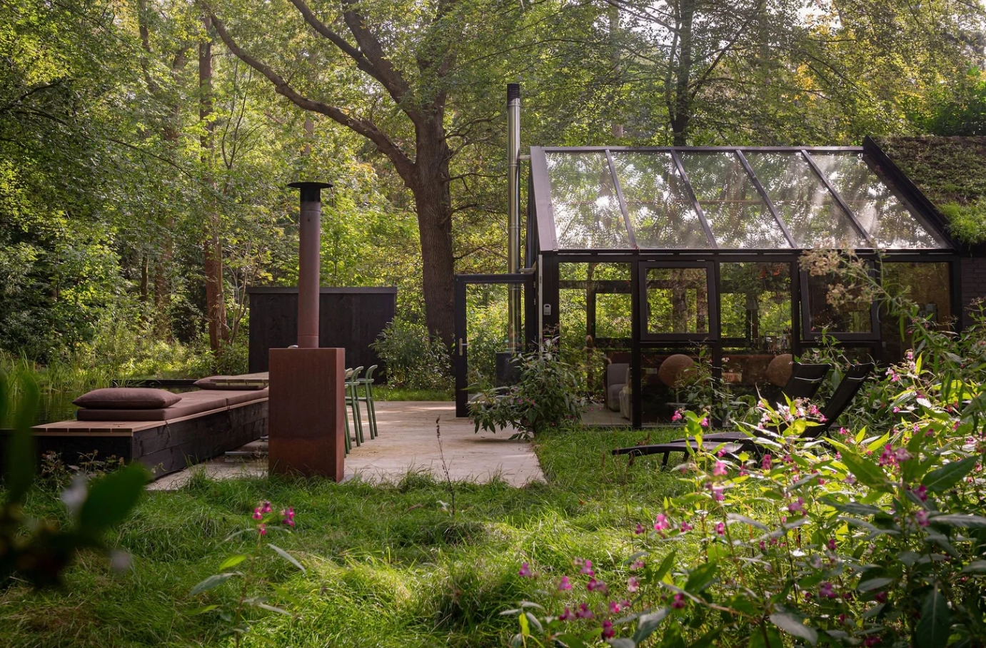 Glass Extension by GetAway Projects BV backyard