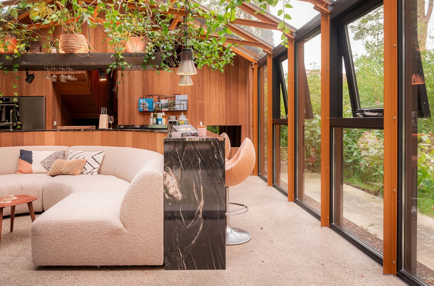 Glass Extension by GetAway Projects BV living area