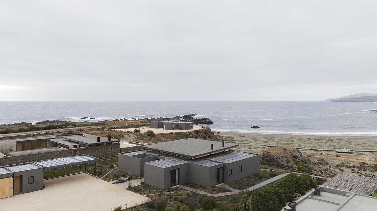 House in Chile by Benjamin Goni ocean view